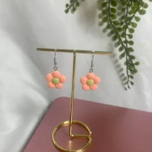 ⭐️❤️ FREE Daisy Monochrome Multicolor Chic Trendy Modern Girly Flower Earrings - Picture 3 of 4